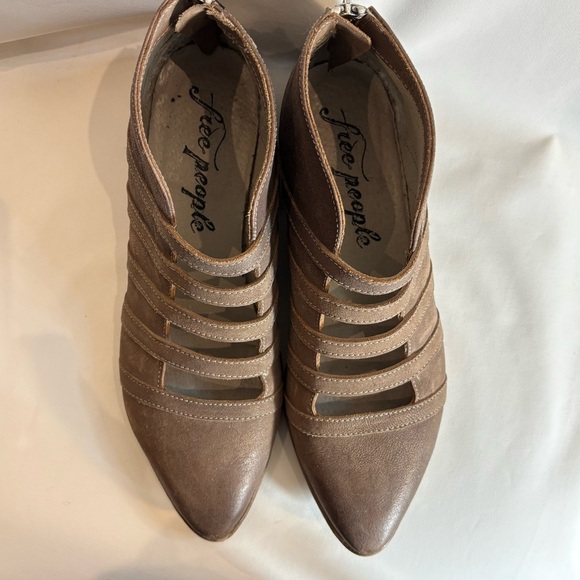 Free People Sz 40 Brown Pointy Toe Ankle Boots Straps Zipper Closure Leather - Picture 3 of 12